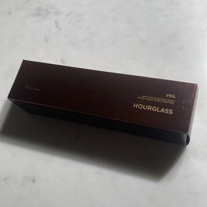 Hourglass
Veil™ Setting Spray